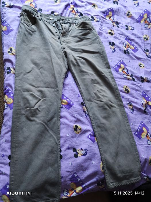 Vând blugi Levi's 501 verde gri