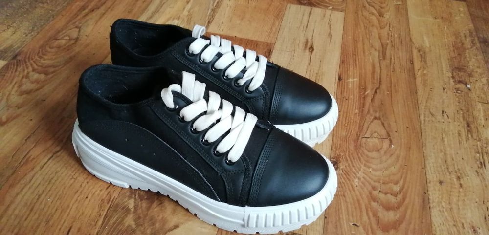 Adidași dama purtați o singura data