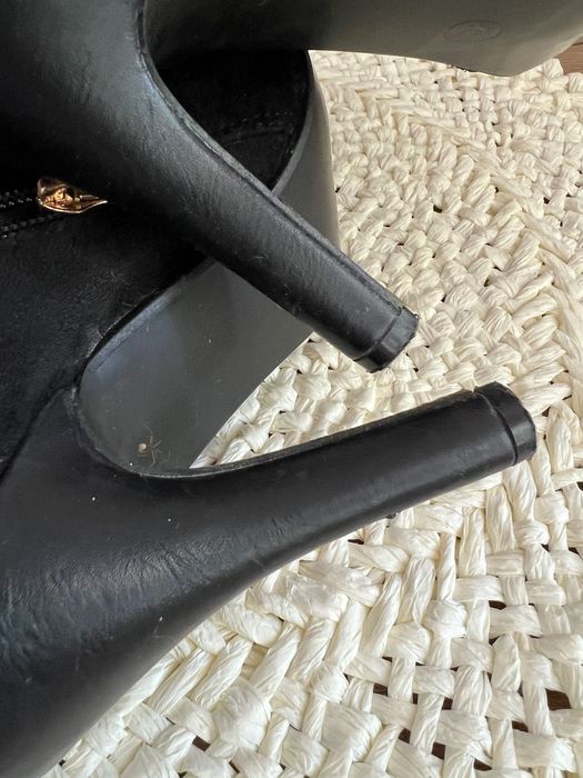 Черни велурени боти