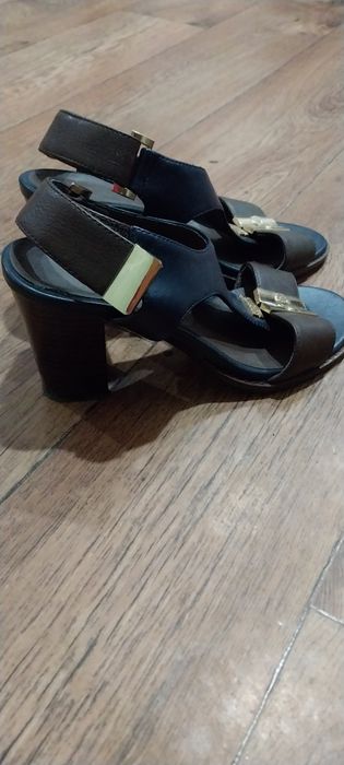 Продам  босоножки