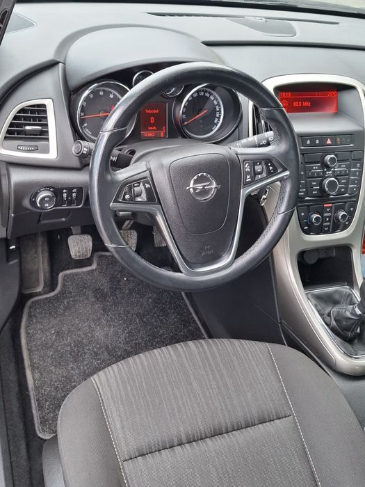 Opel Astra J an 2010 1.6 benzina Germania euro 5 jenti carte service