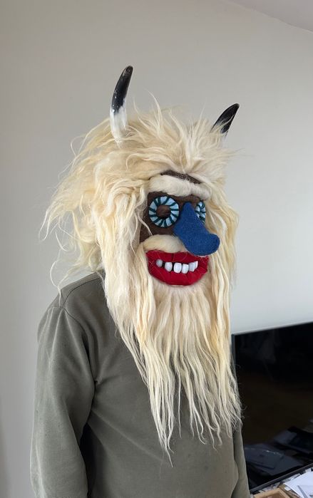 Mască de anul nou cu coarne