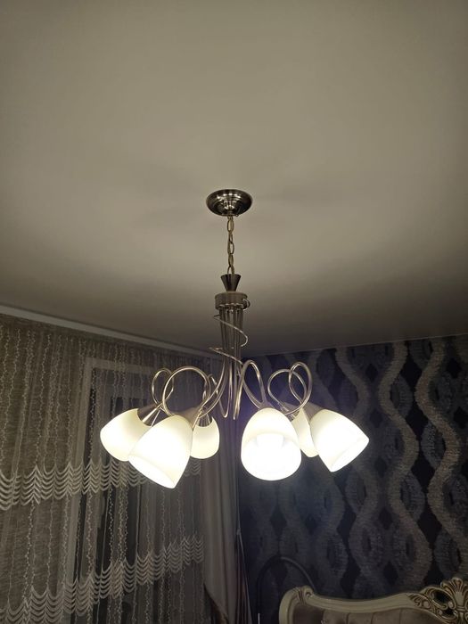 Продам люстру в отличном состоянии.