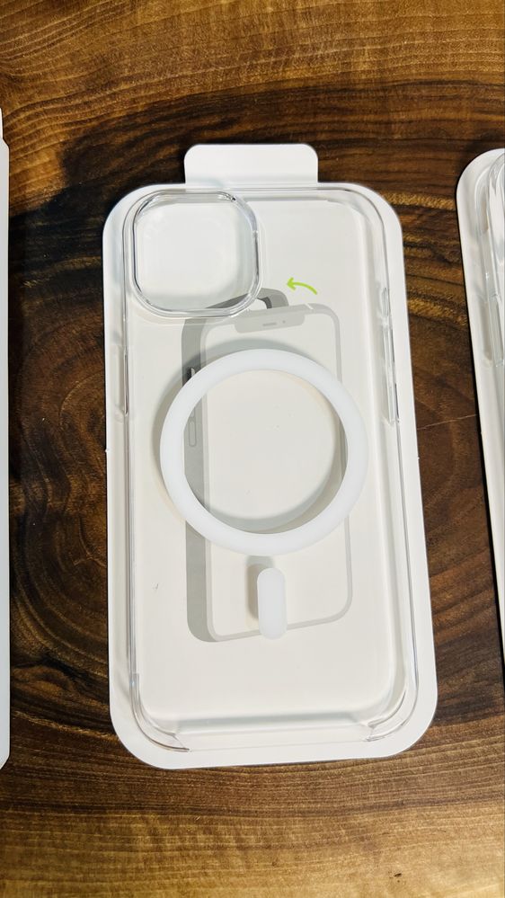 iPhone 15 & 15 Plus Apple MagSafe Clear Case