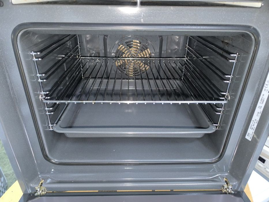 Фурна  AEG B31510-4-m за вграждане 9 Функции с вентилатор.