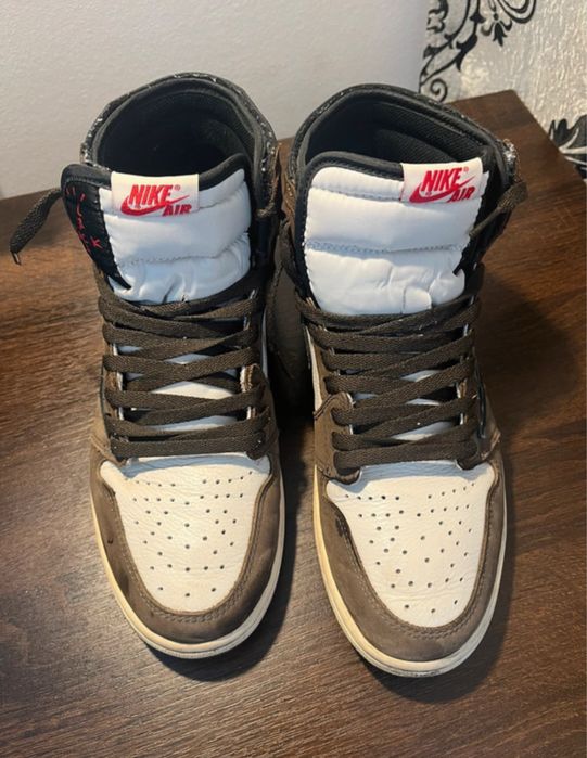 Jordan 1 travis scott
