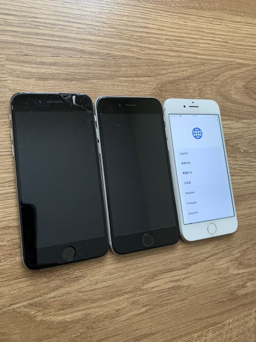Trei Telefoane defecte pentru piese se vand intregi.