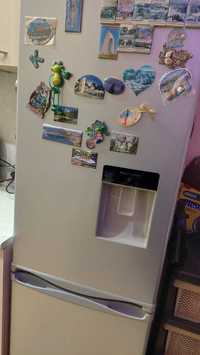 Хладилник с долен фризер и диспенсър за вода NEO