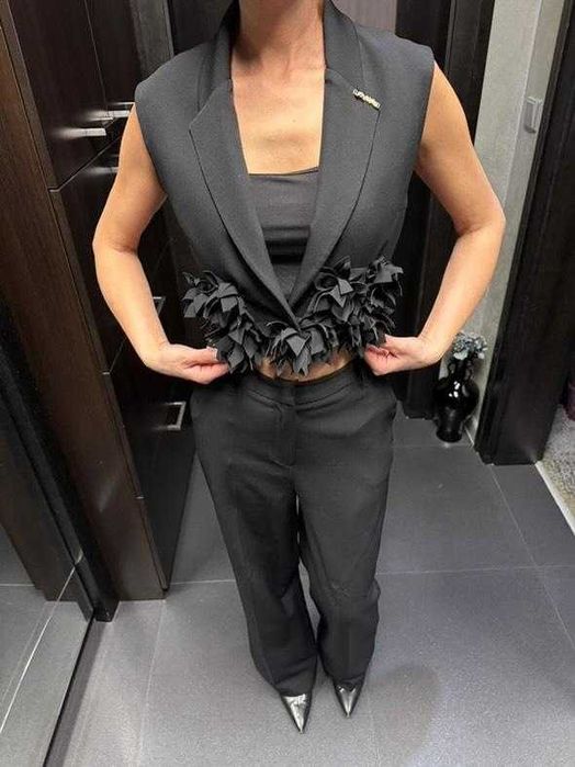 Елегантен черен костюм