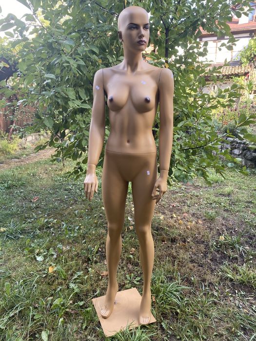 Женски манекени за витрина, фотосесия или изложба