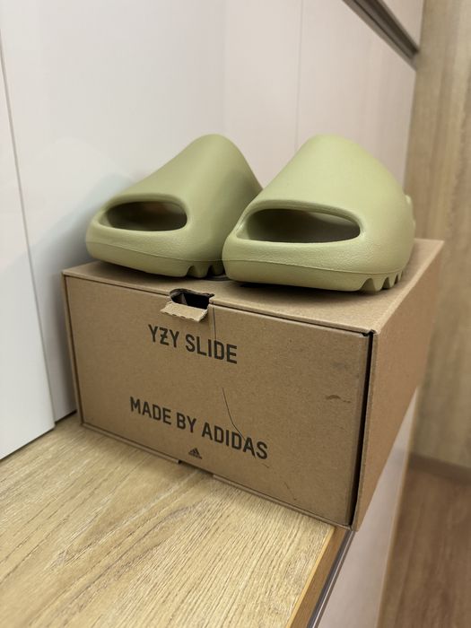 Yeezy Slide Resin