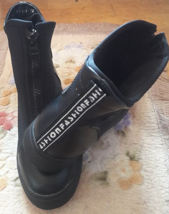 Дамски спортни обувки