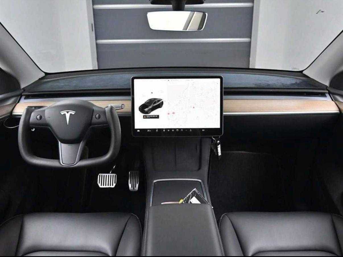 Tesla Model Y RWD