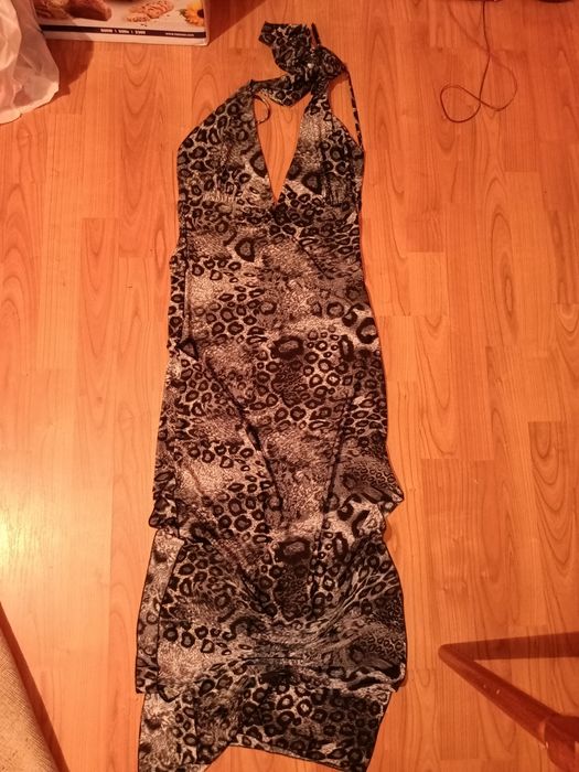 Rochie dama M cu despicaturi pe picioare