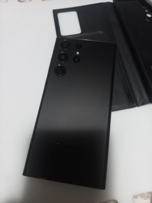 Vind samsung s23 ultra  512 gb 12 instare ca noua