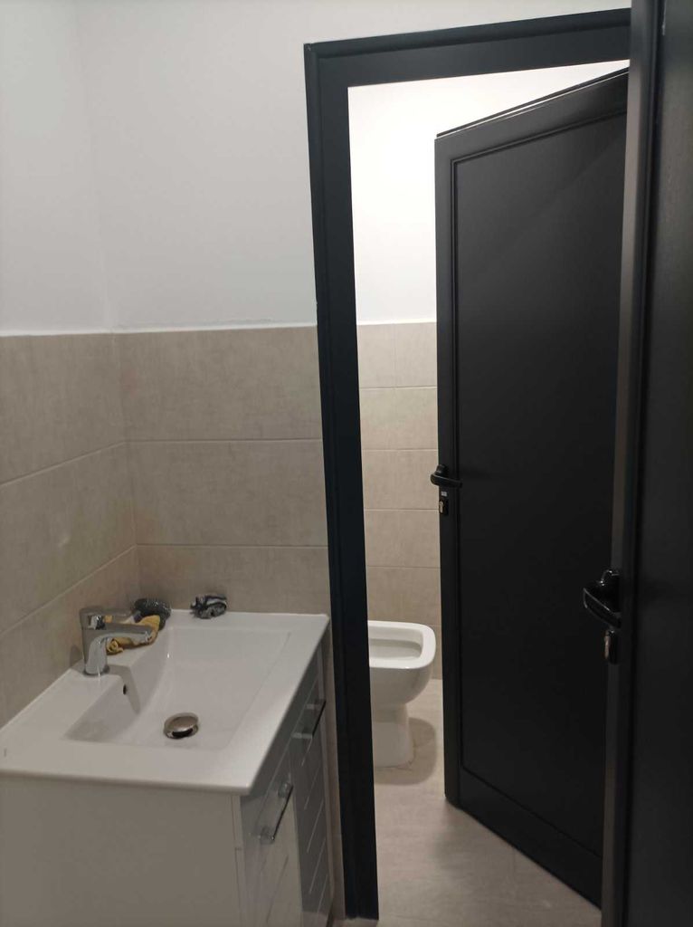 Дава се под наем Промишлена сграда в Казанлък - 522 кв.м за 2040 € - Снимка #4
