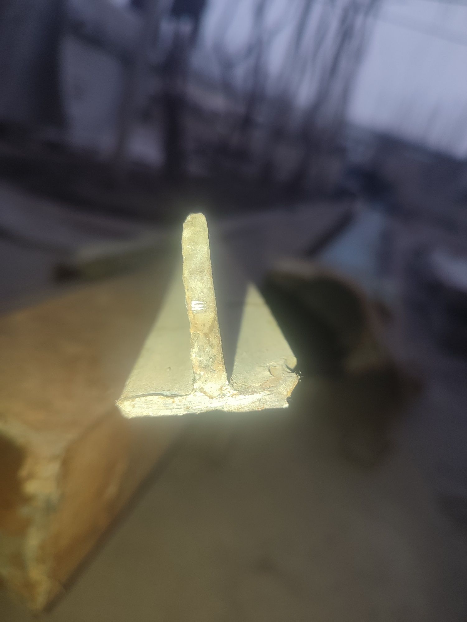 Угольник ..Т.. сотилади