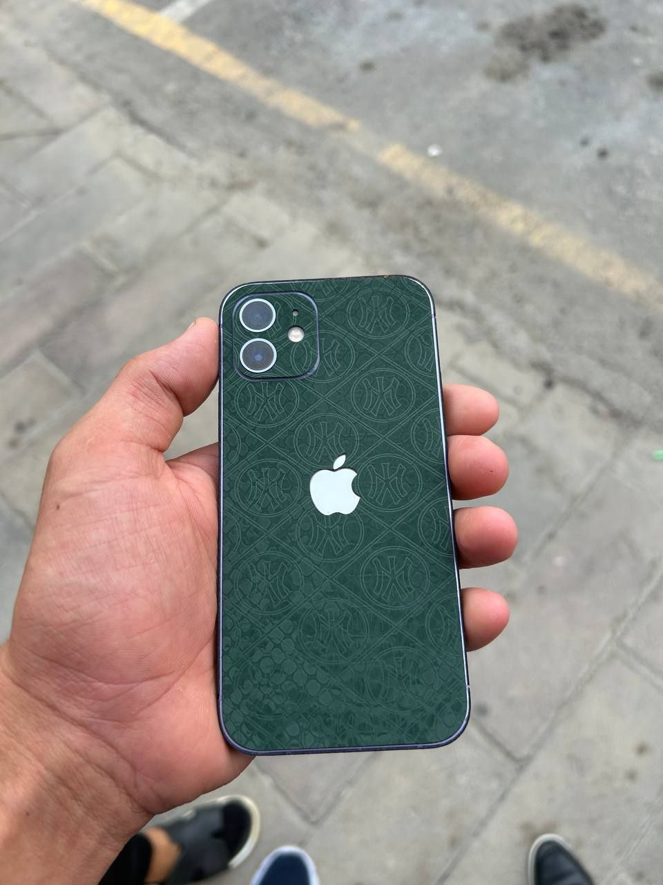 IPhone 12  holati yaxshi yomkusti 74%    emaykadan utgan