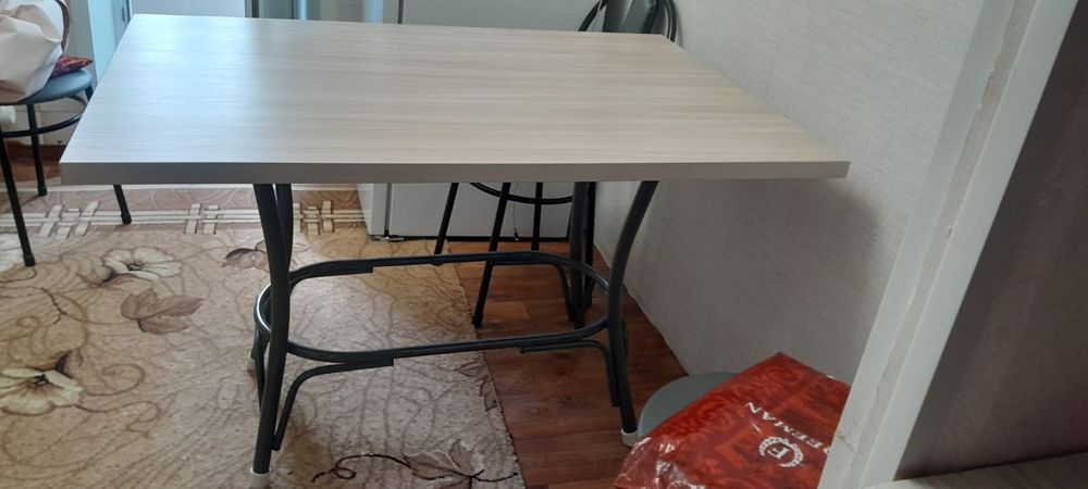 Стол  сатылады  срочно