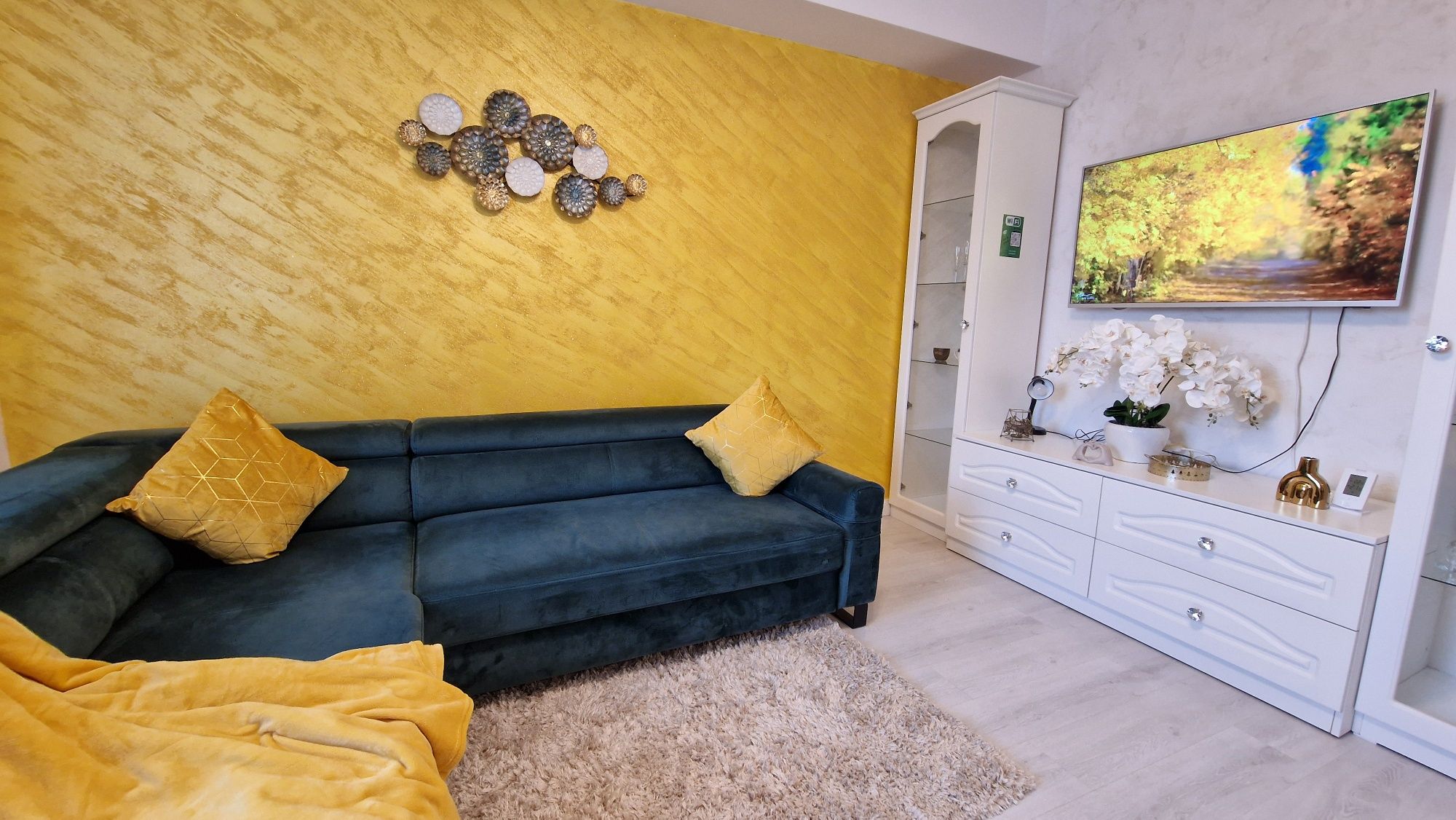 Cazare Apartamente NOI cu 1-2-3 camere zona Palas Mall