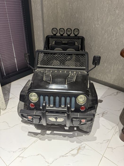 Bolalar moshinchasi sotiladi