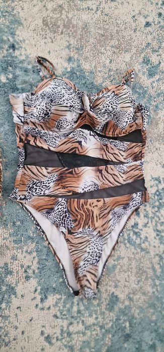 Costum de baie modelator