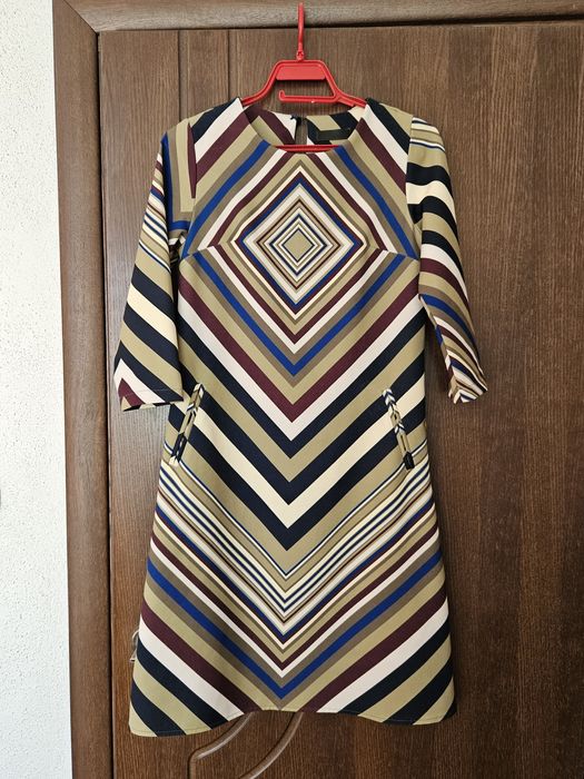 Елегантна дамска рокля