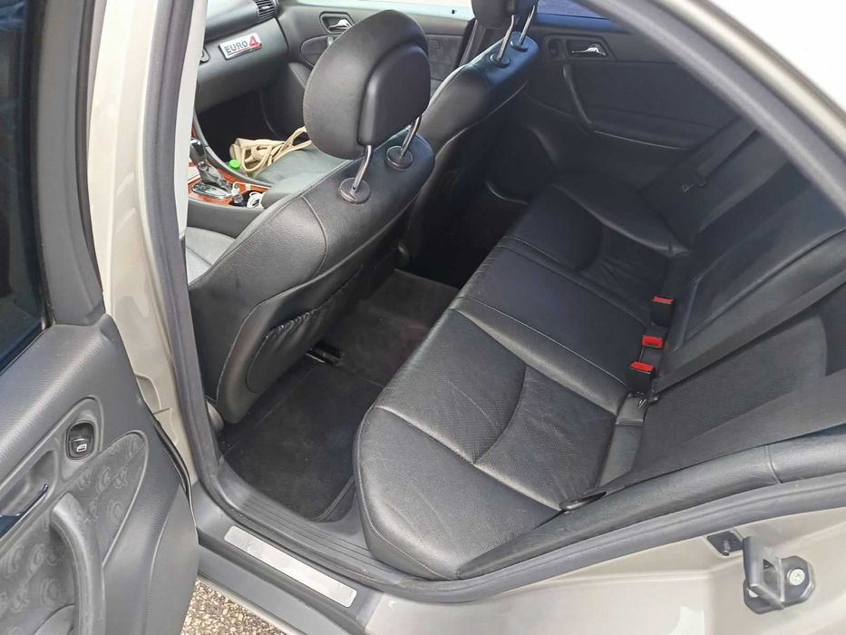 Продавам Мерцедес С200