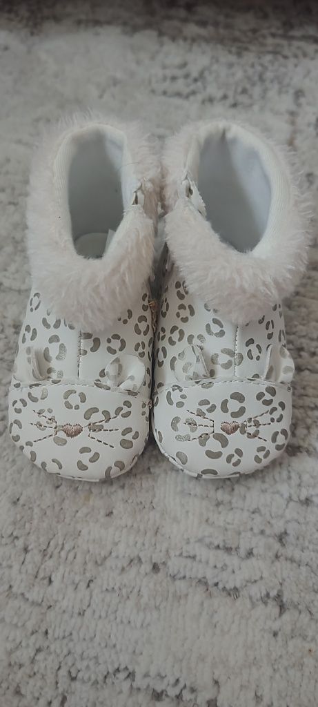 Ghetuțe bebeluș elegante
