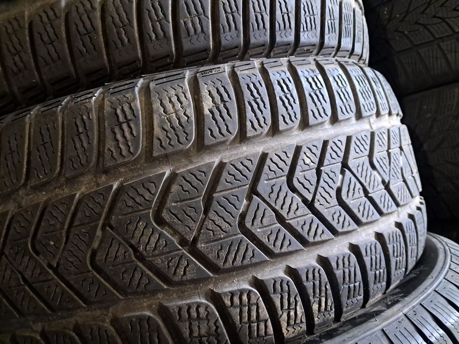 Anvelope second iarna 225 45 R17 Pirelli
