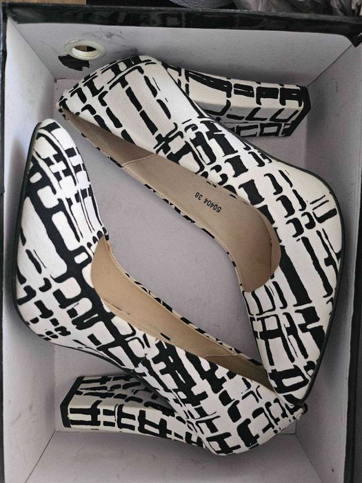 Дамски обувки- на дебел ток-нови