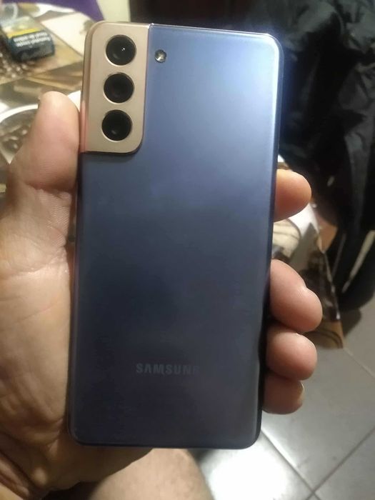 Samsumg S21,folosit cu cutie și 3 huse,fără defecte!!