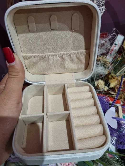 Кожена кутия за бижута