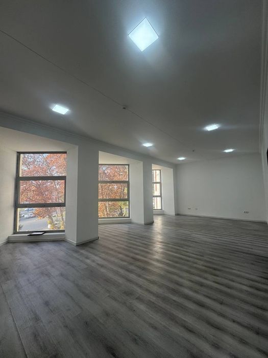 Недалеко от Хамза Метро Сдаётся офис 4 комнатный .230м2.доступ 24/7 !!