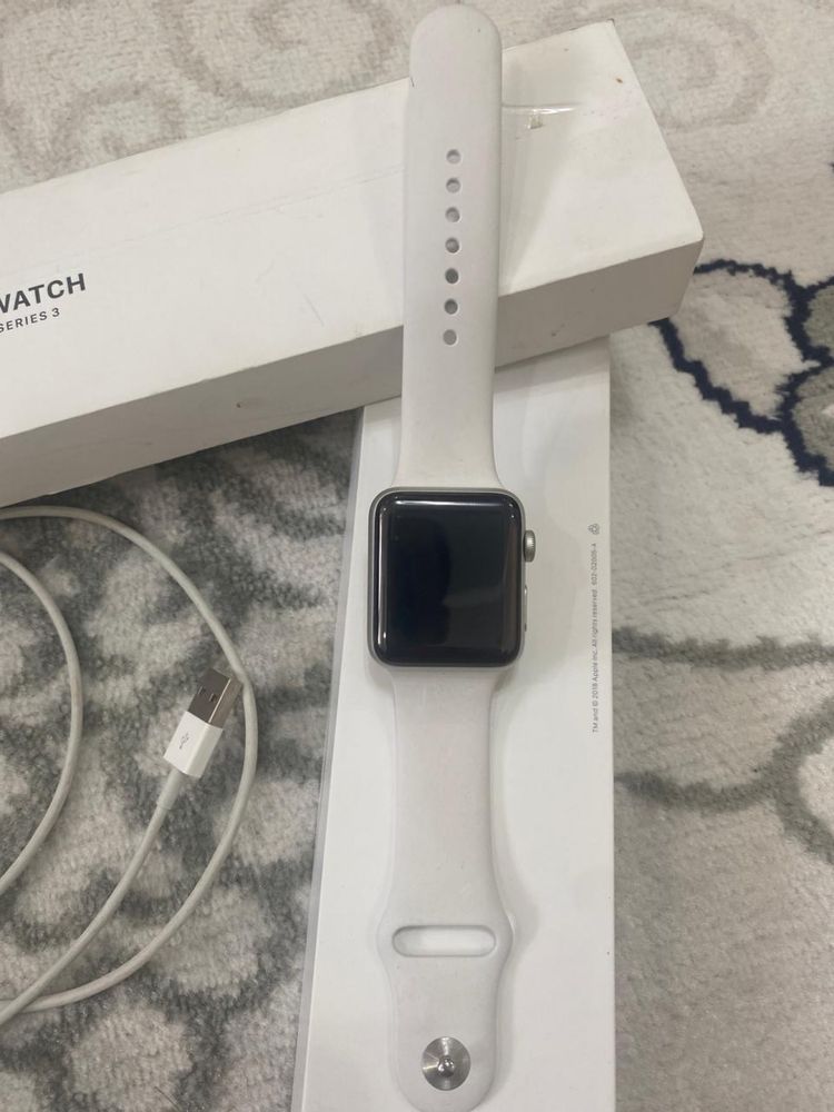 Apple Watch Series 3 42mm Почти новый