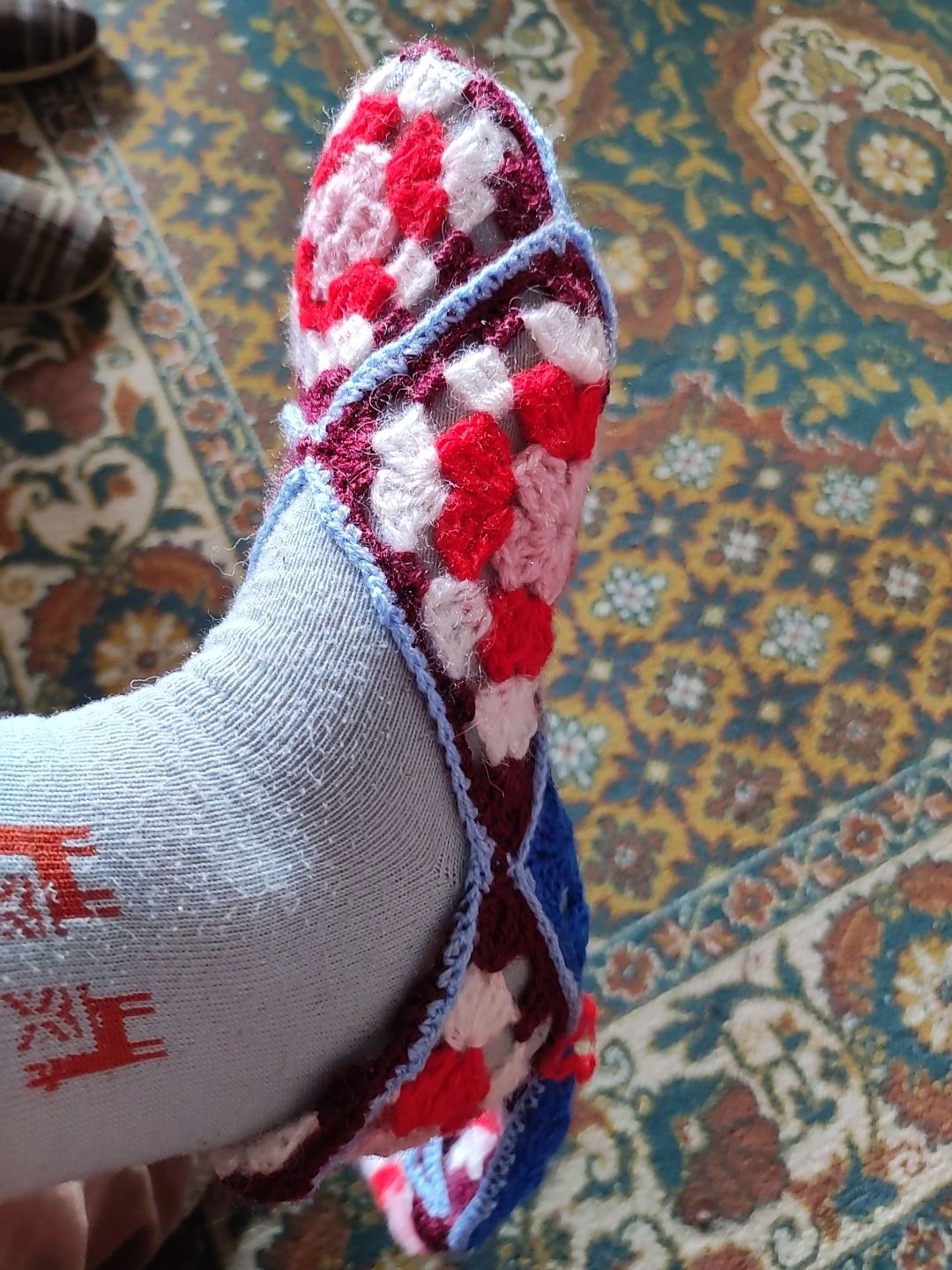 Ръчно плетени терлици и чорапи