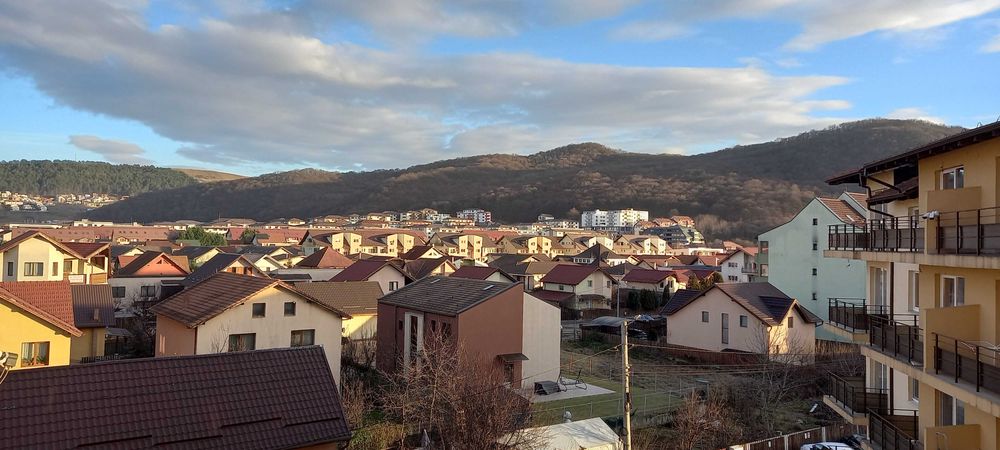 Vand apartament finisat 2 camere de 44 mp cu parcare in Floresti.