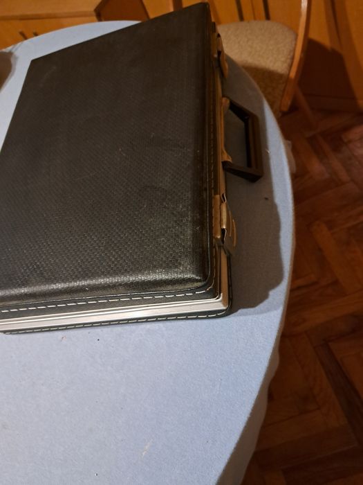 2 дипломатически куфарчета