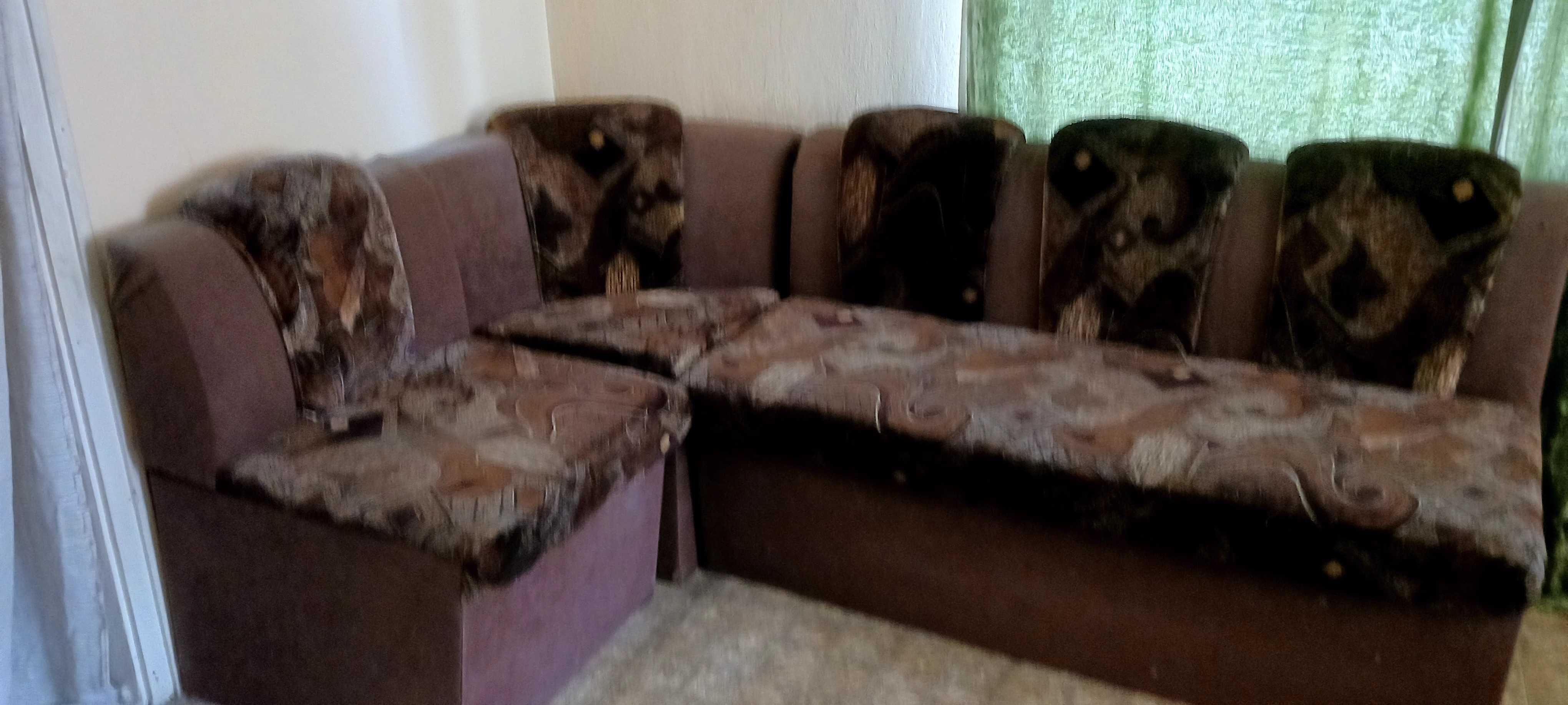 Подарявам кухненски ъглов диван