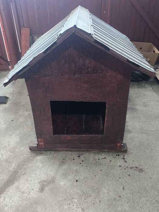 Cusca cățel de culoare vișinie