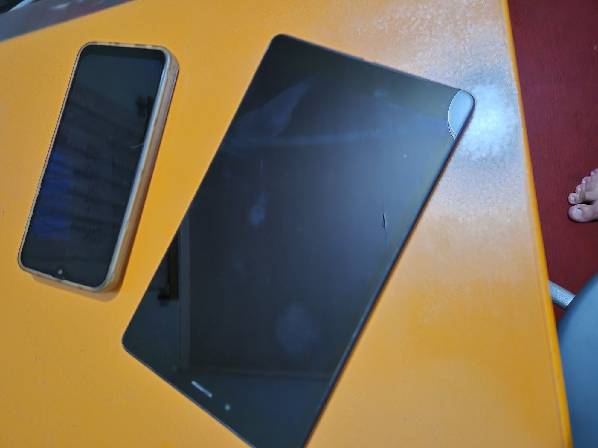 Телефон samsung a 50, а также планшет Tab A8