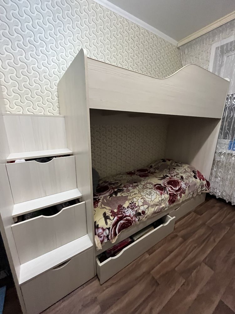 Кровать двухъярусная