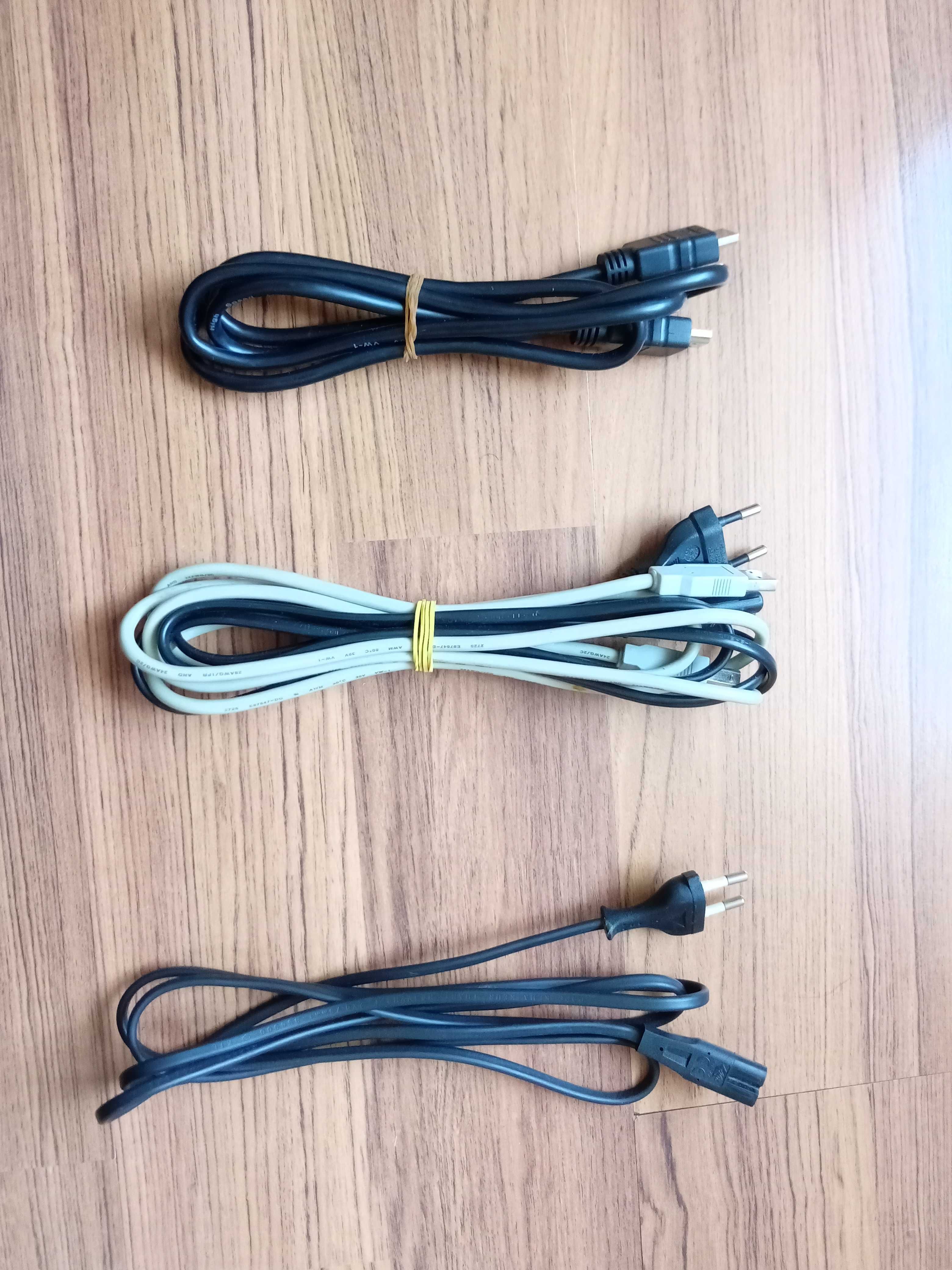 Cabluri HDMI, imprimantă, adaptor USB, alimentare