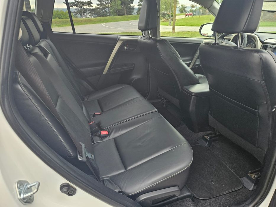 Toyota Raw-4 An 2014-11 Motor 2.0 Diesel Tracțiune 4x4 La Buton