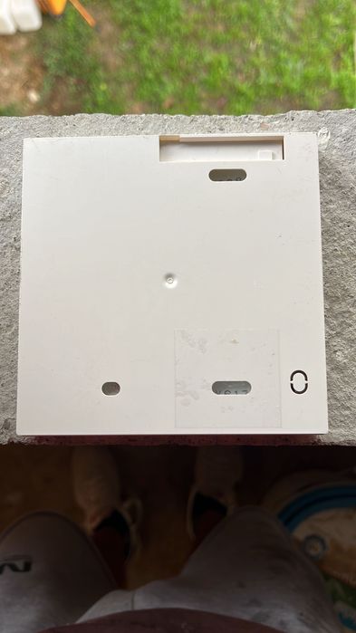 Vând 4 termostate