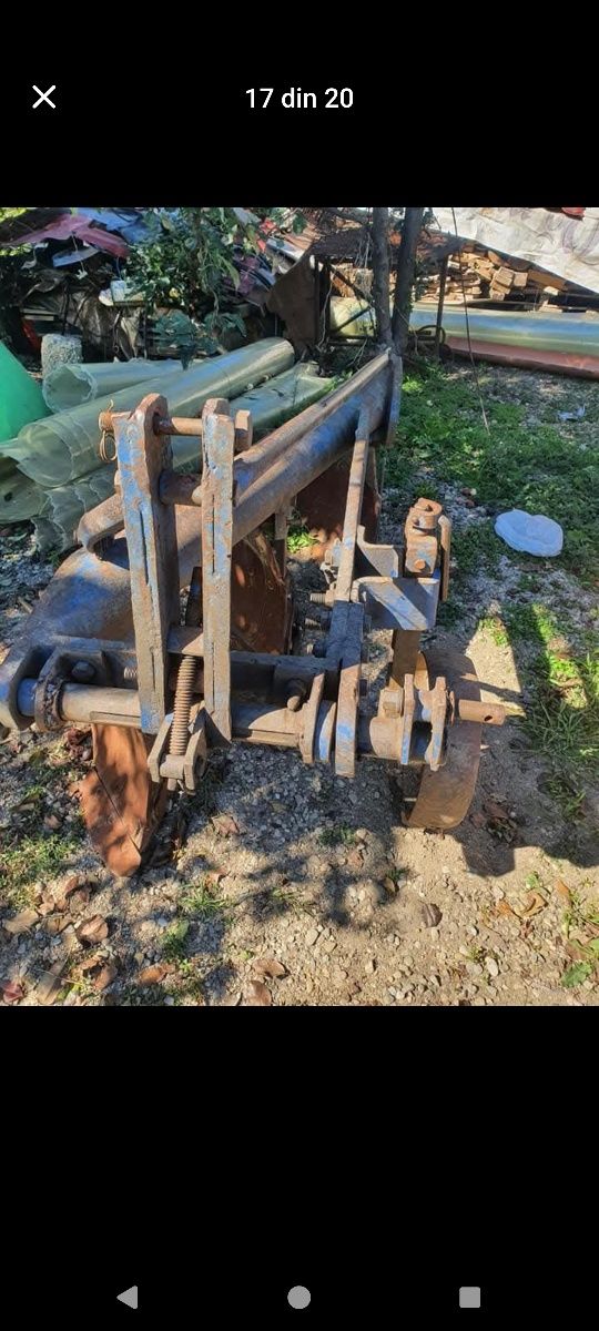 Vând tractor si utilaje agricole.