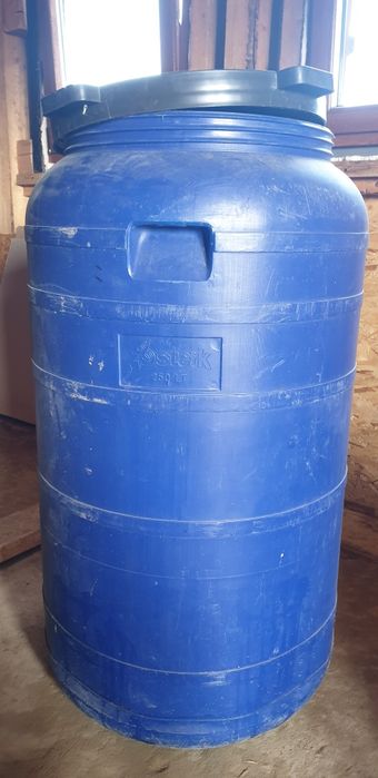 Vand butoi plastic 250 L