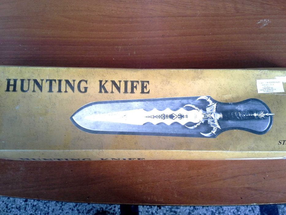 Декоративен нож за поставяне на стена