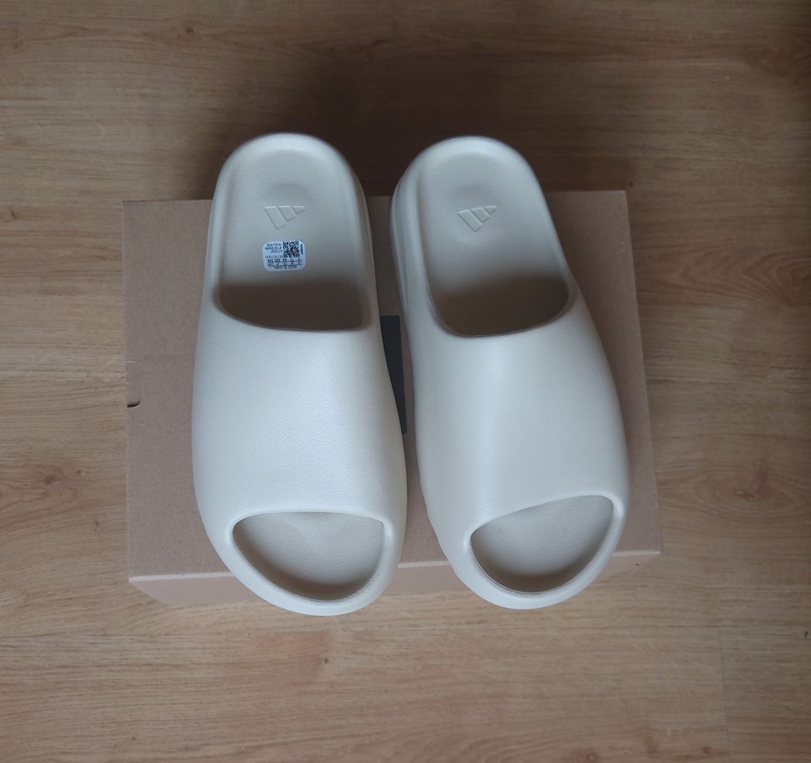 Yeezy Slides Bone