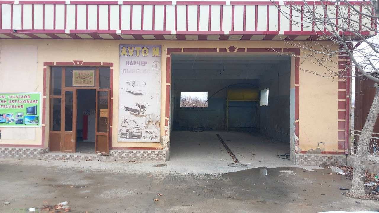 Sherobod tumanida Avtosaroy binosi sotiladi